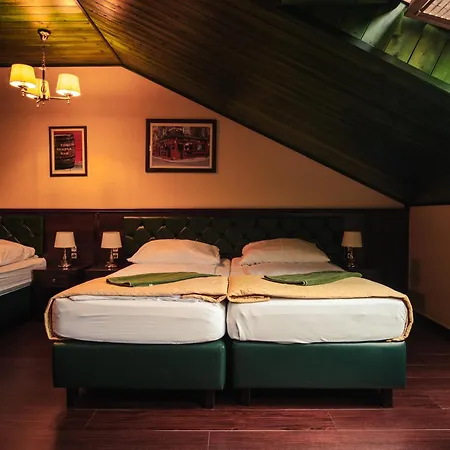 Shoemaker Irish Pub & Accommodation Kielce Exterior photo