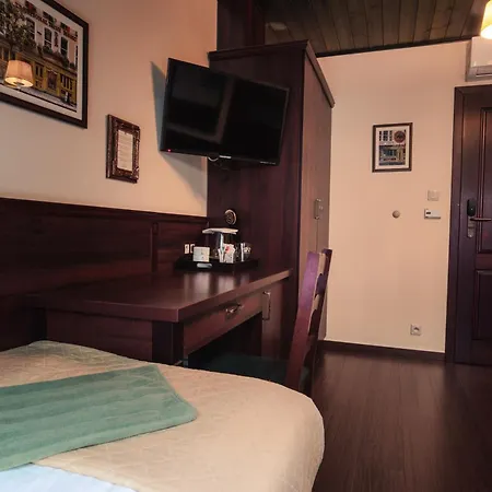 Shoemaker Irish Pub & Accommodation Kielce Exterior photo