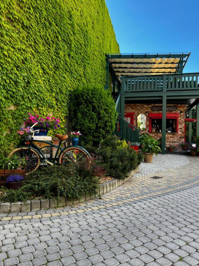 Shoemaker Irish Pub & Homestay *