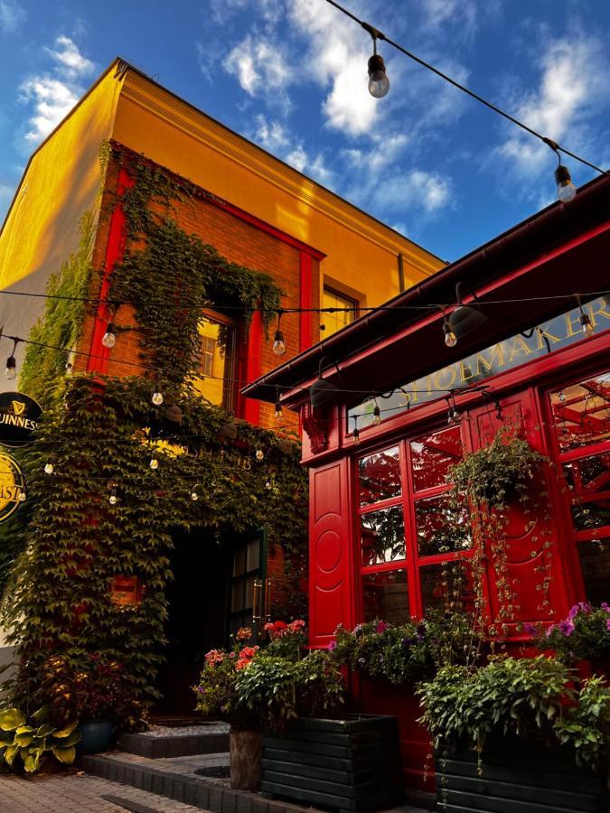 Shoemaker Irish Pub & Homestay