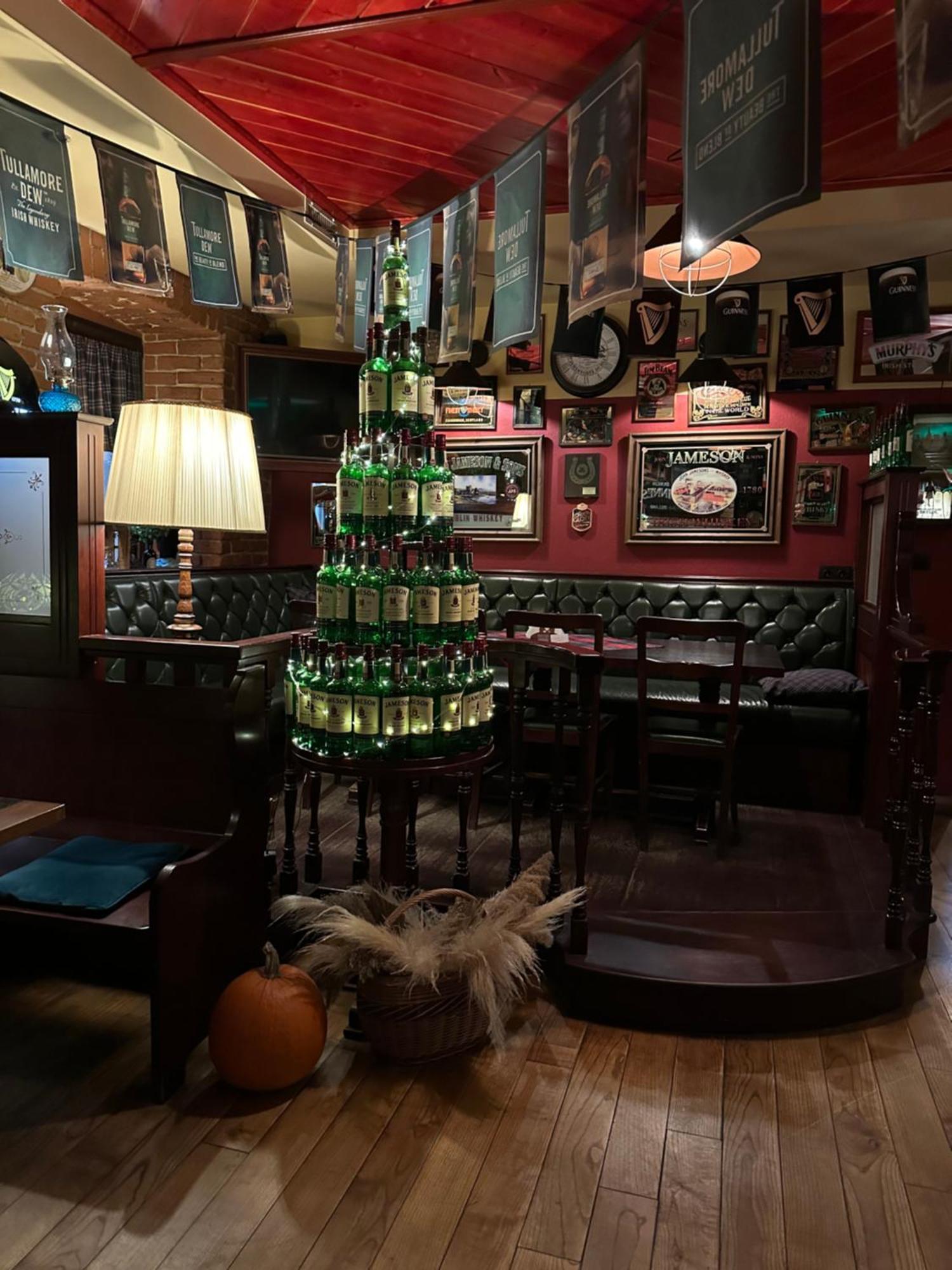 Homestay Shoemaker Irish Pub & *