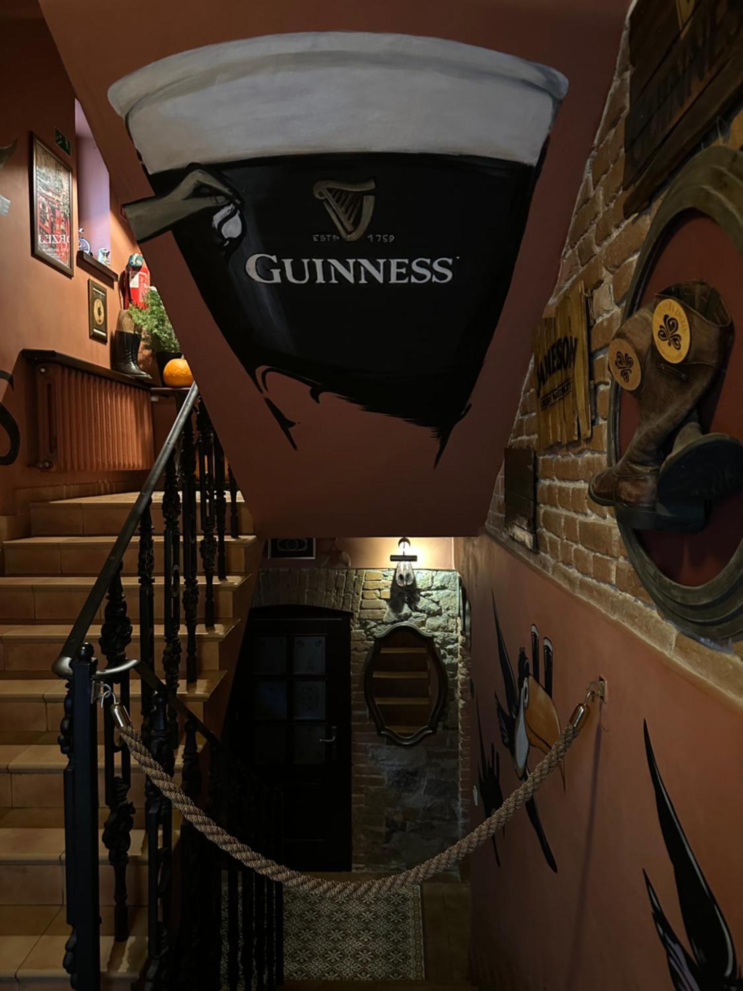 Shoemaker Irish Pub & Homestay *