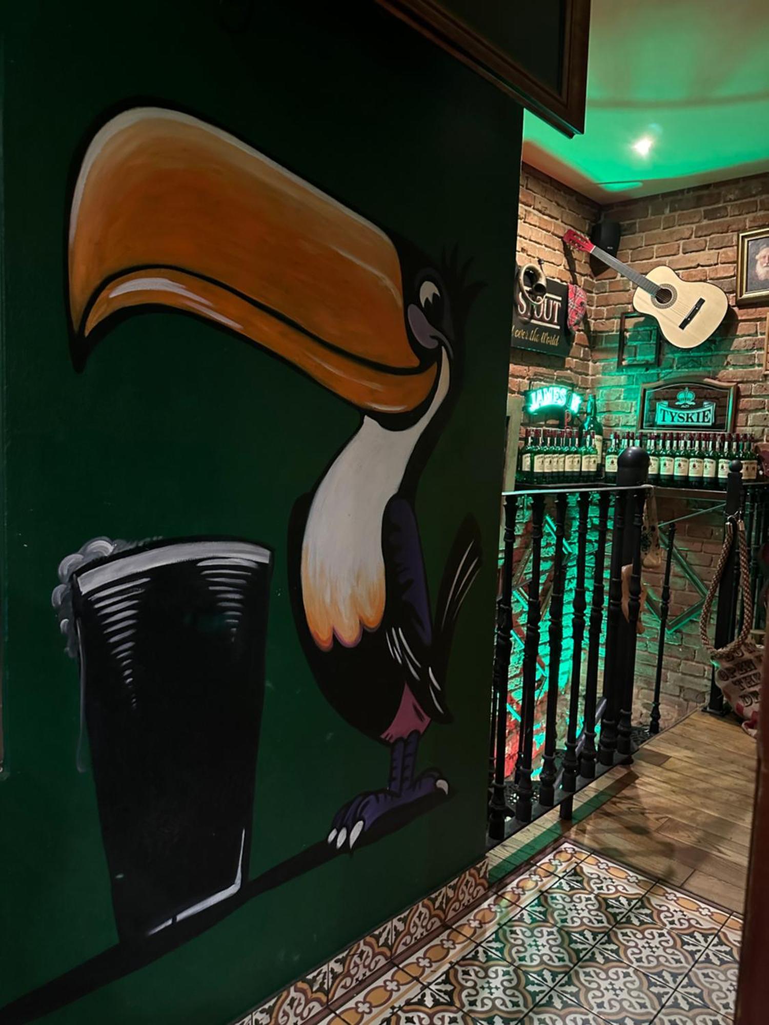 Shoemaker Irish Pub & *