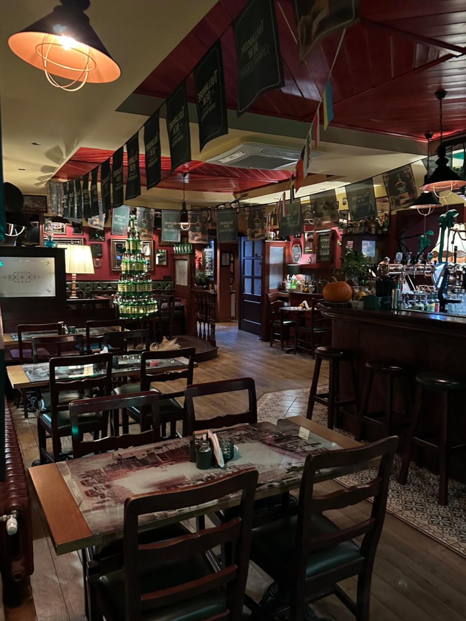 Shoemaker Irish Pub & Homestay