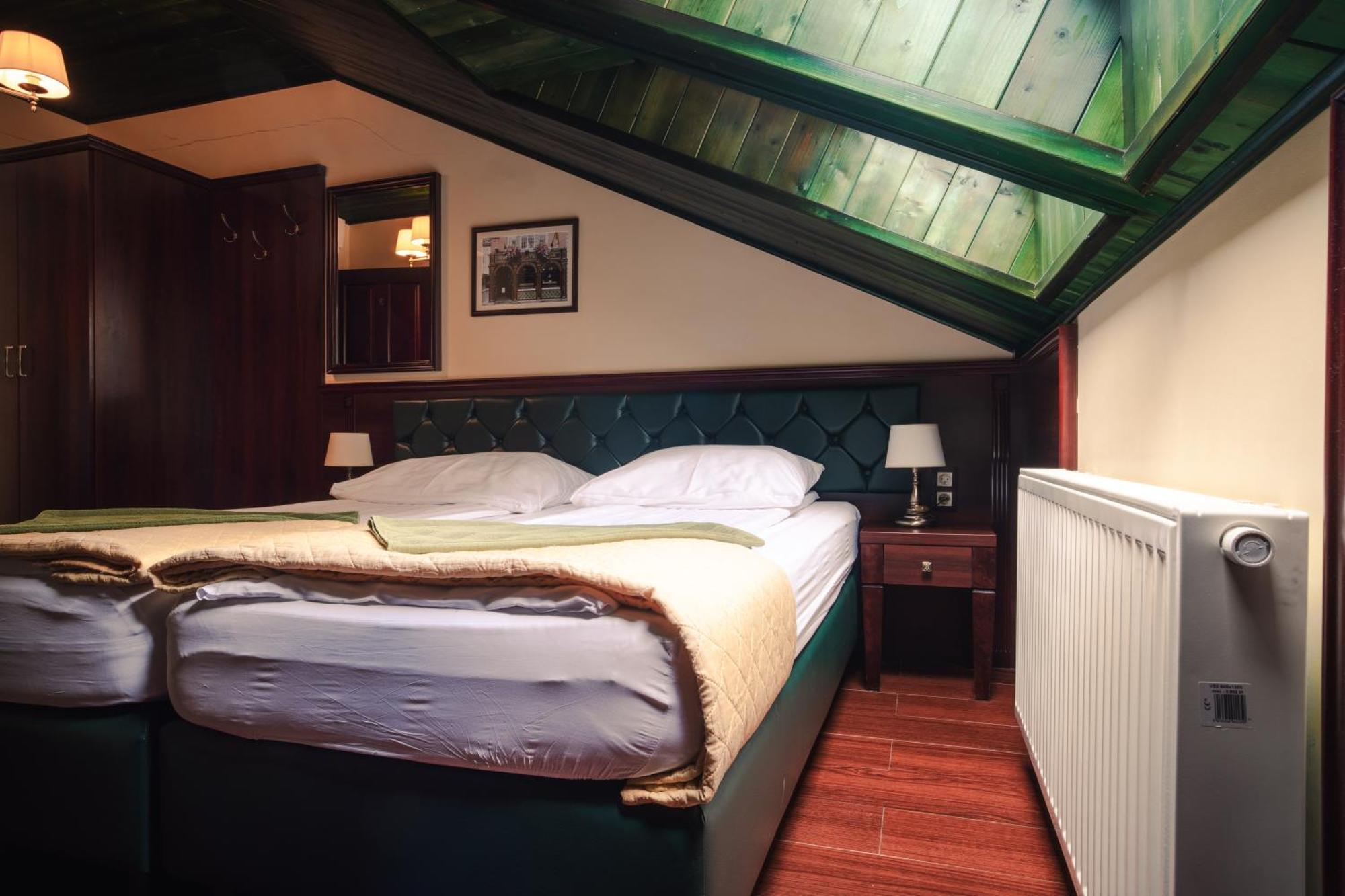 Homestay Shoemaker Irish Pub &