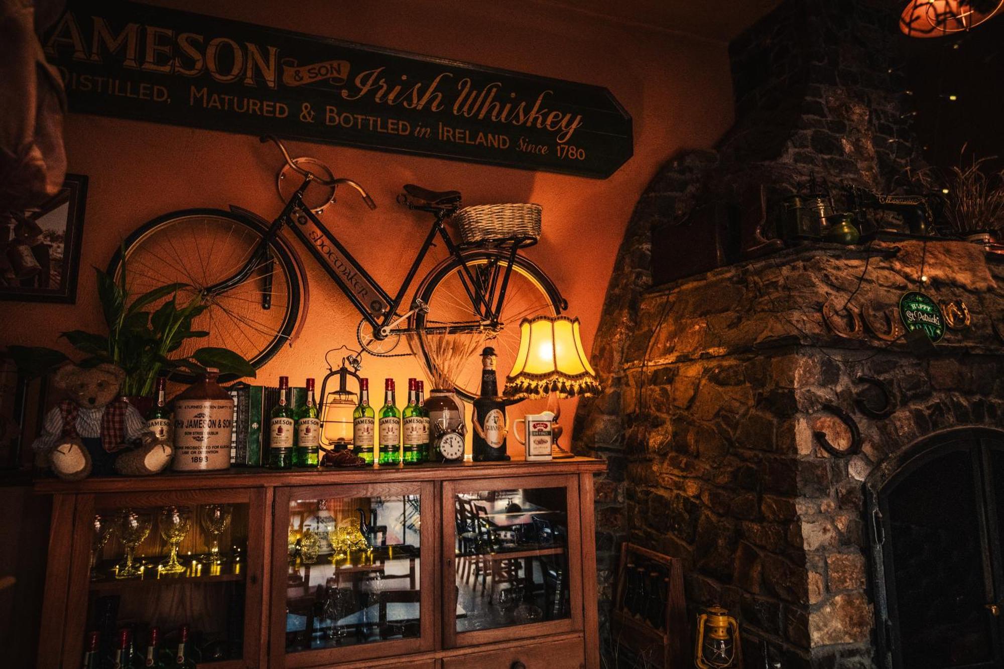 Homestay Shoemaker Irish Pub & Kielce
