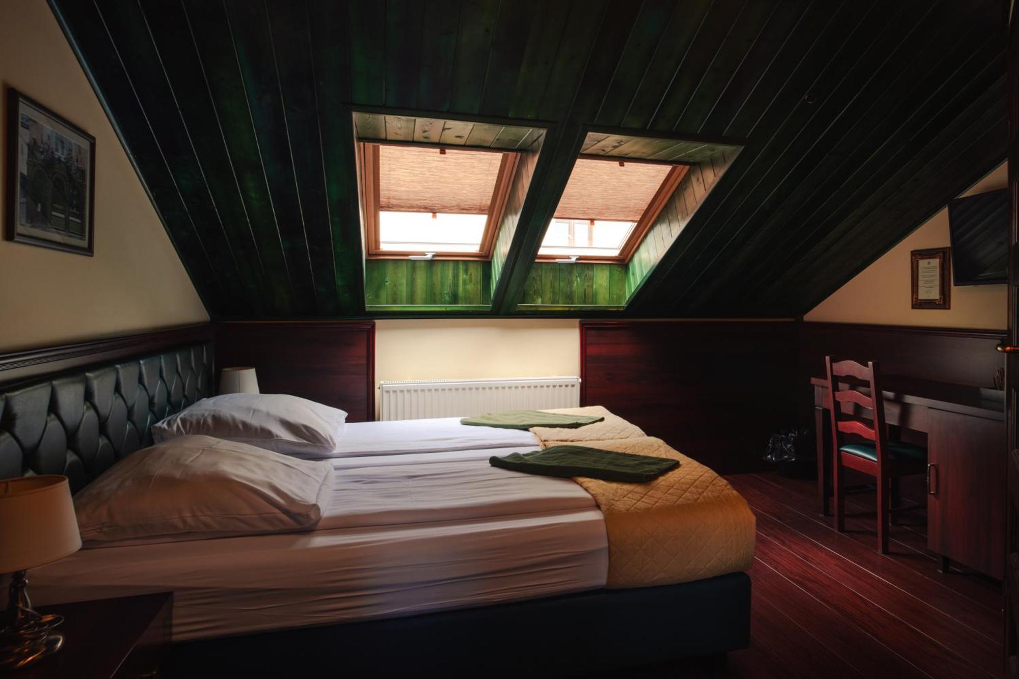 Shoemaker Irish Pub & Homestay *