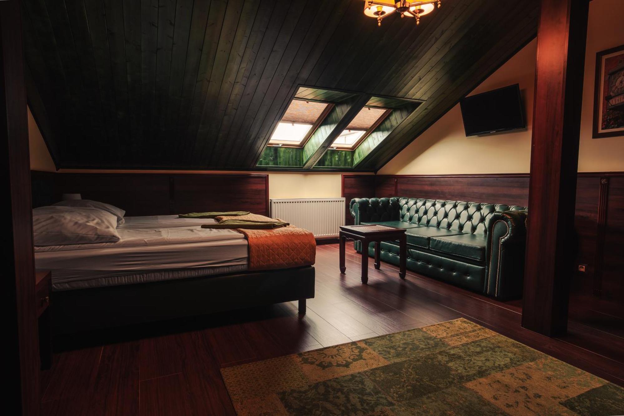 Shoemaker Irish Pub & Homestay