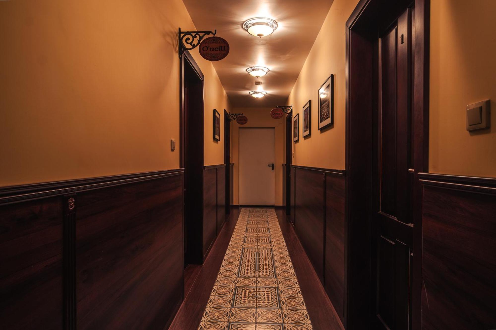 Homestay Shoemaker Irish Pub &