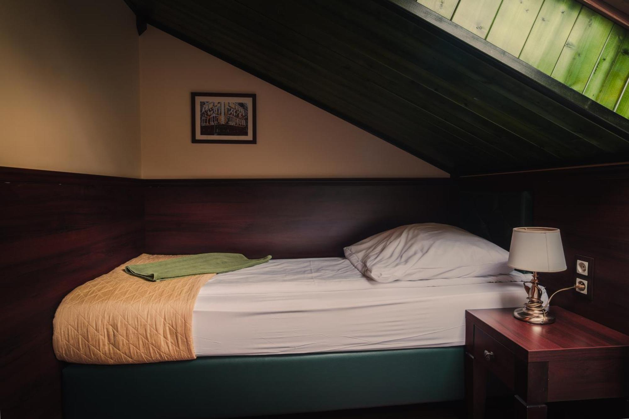 Shoemaker Irish Pub & Homestay *
