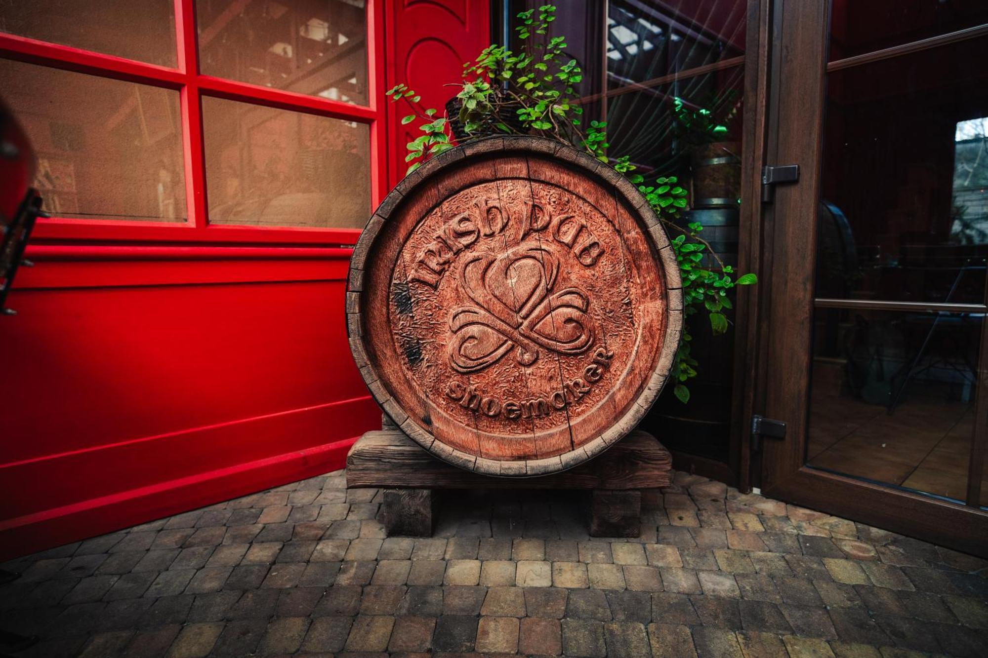 Homestay Shoemaker Irish Pub & Kielce