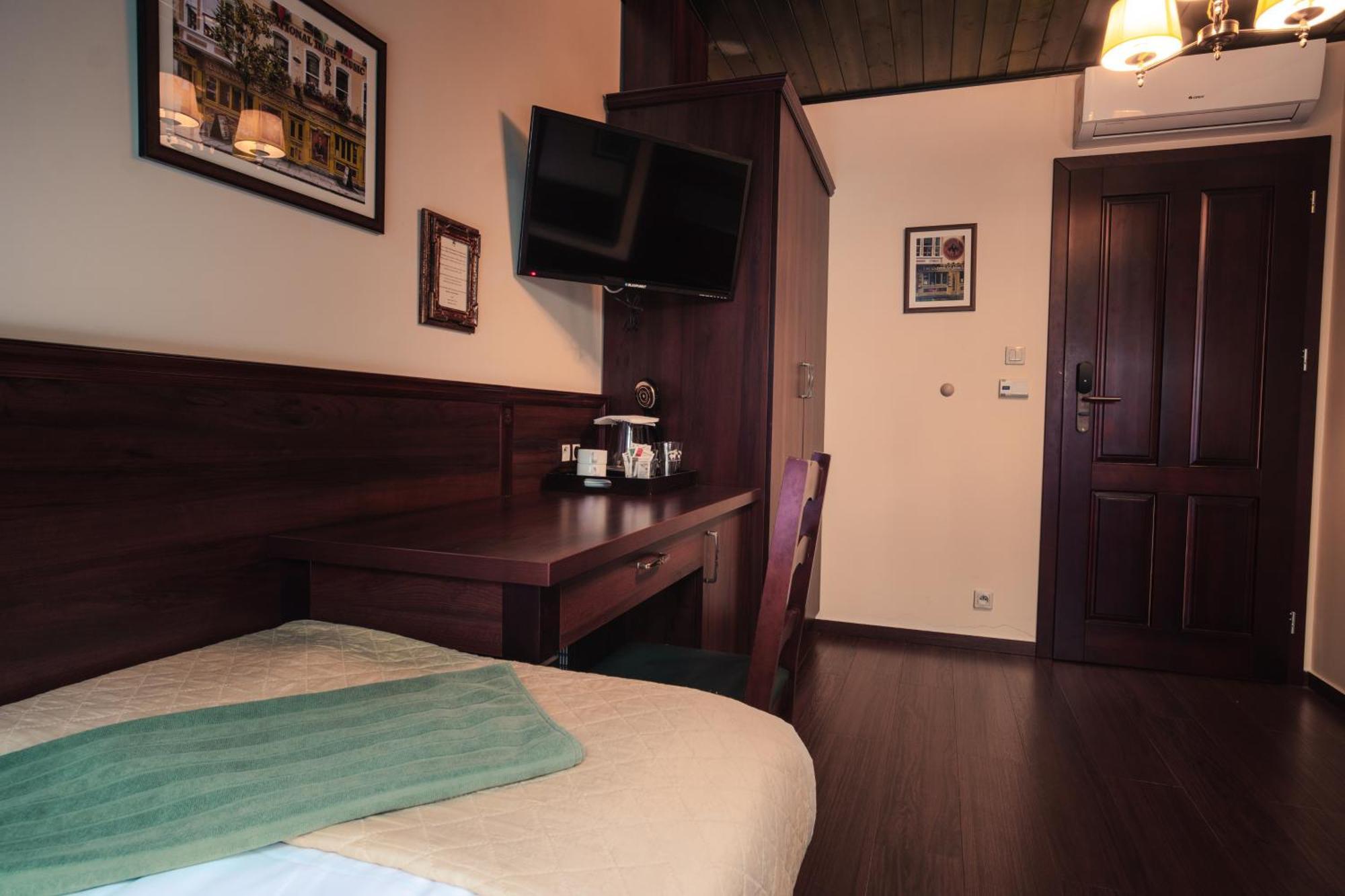 Homestay Shoemaker Irish Pub & Kielce
