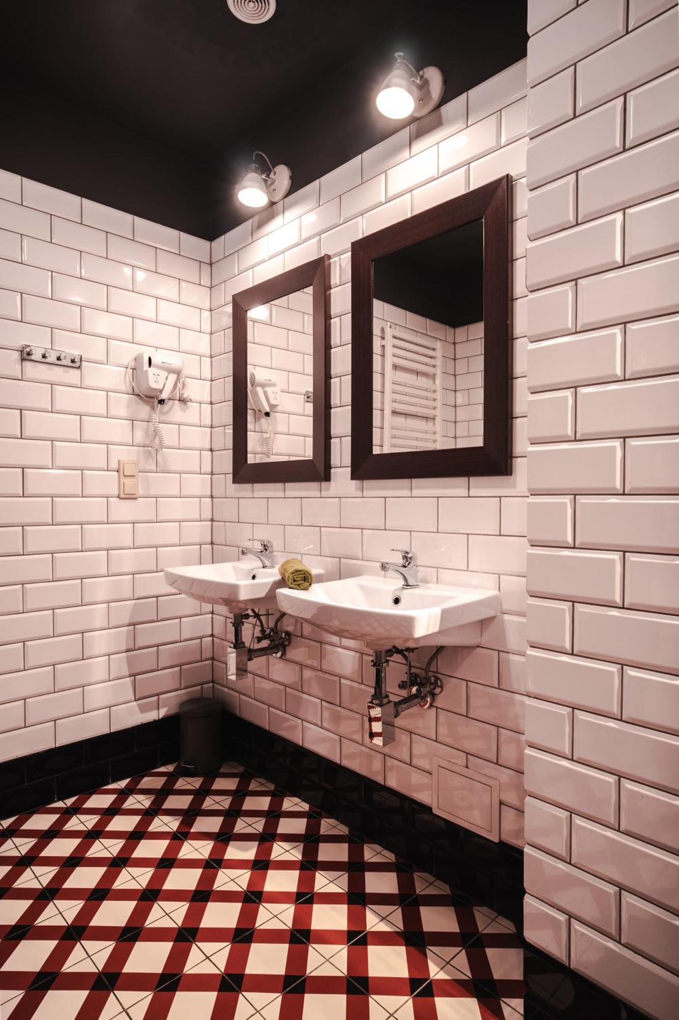 Homestay Shoemaker Irish Pub &