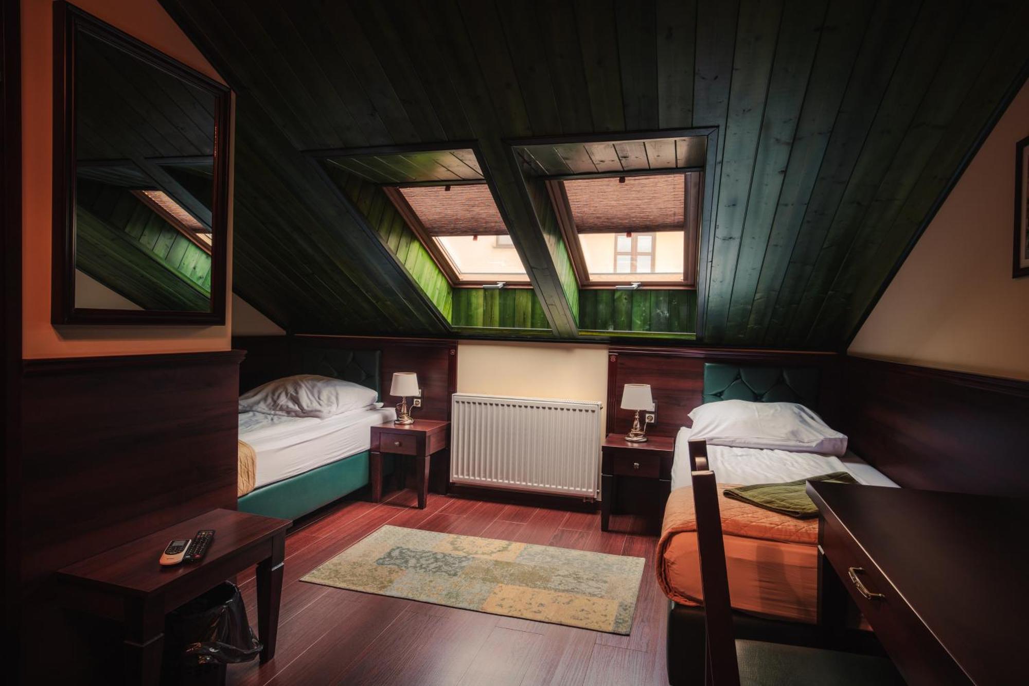 Shoemaker Irish Pub & Homestay *
