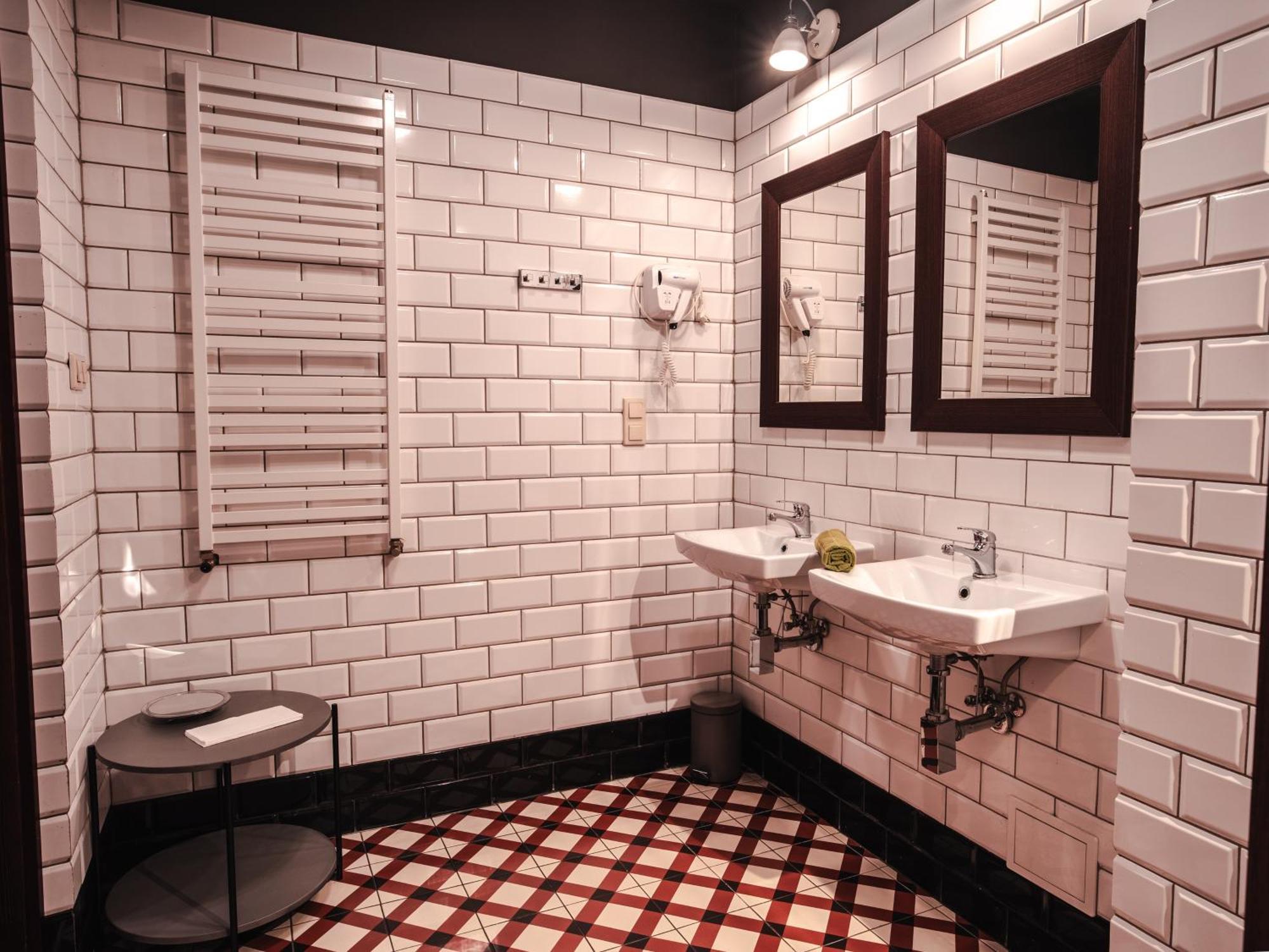 Shoemaker Irish Pub & Homestay Kielce